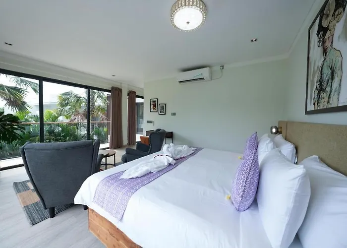 Modern 4 Bedroom Walking Distance To Double Six
