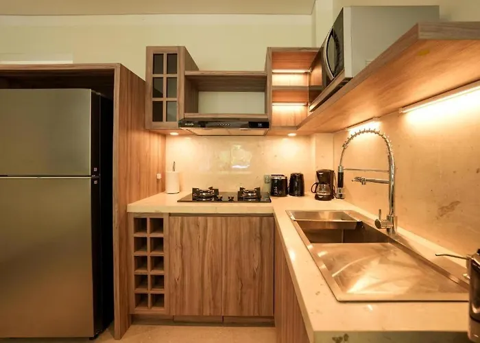 Modern 4 Bedroom Walking Distance To Double Six Villa Seminyak (Bali)