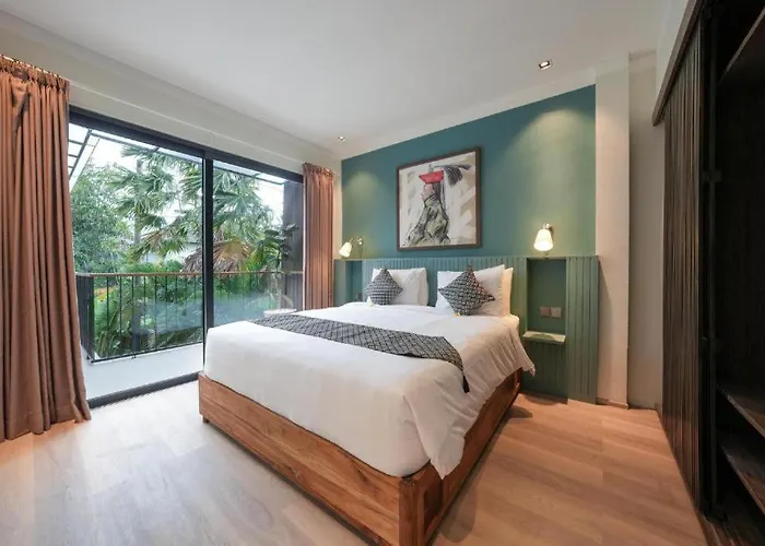 Modern 4 Bedroom Walking Distance To Double Six Villa