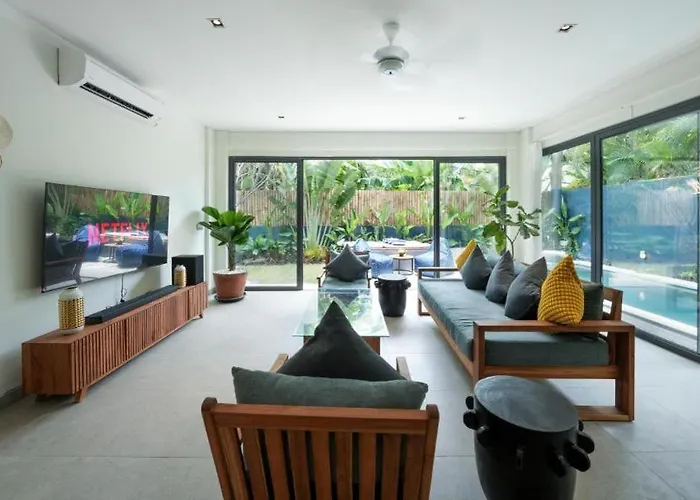 Modern 4 Bedroom Walking Distance To Double Six Villa Seminyak (Bali)