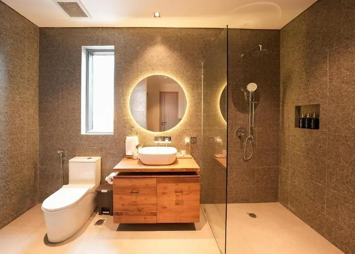 Modern 4 Bedroom Walking Distance To Double Six * Seminyak (Bali)