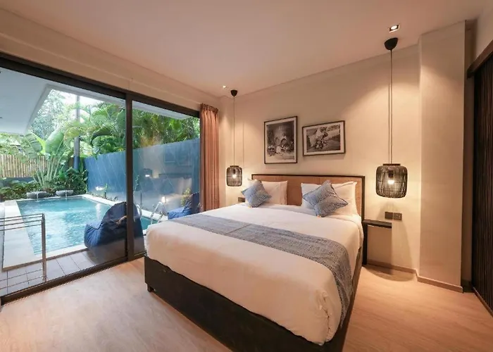 Modern 4 Bedroom Walking Distance To Double Six *
